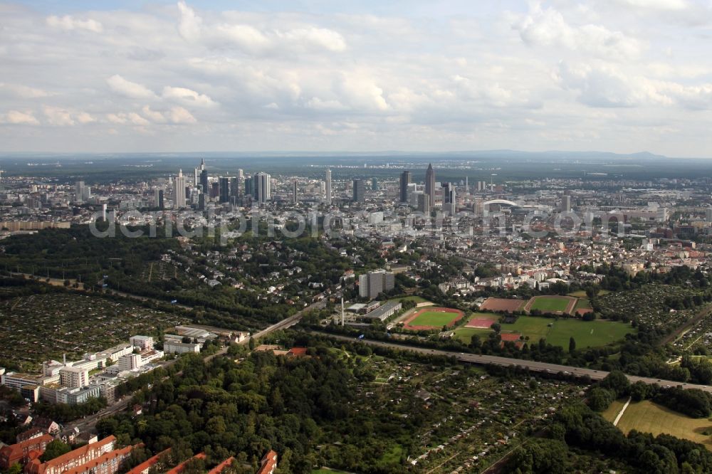 Aerial photograph Frankfurt am Main - Skyline of the city Frankfurt am Main with view of the sports fields of the Department of sports science of the Goethe University Frankfurt and the downtown with the financial district in the state of Hessen