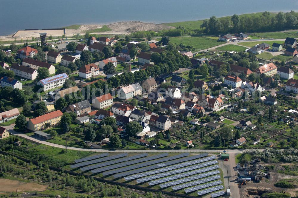 Aerial image Braunsbedra - View over a solar plant resp. photovoltaic installation on an housing area at the streets Lindenstrasse and Geiseltalstrasse in Braunsbedra at the lake Geiseltalsee in Saxony-Anhalt