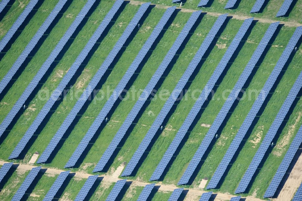 Aerial photograph Werneuchen - Die fast abgeschlossenen Bauarbeiten für den Solarpark / die Photovoltaikanlage Werneuchen. Die mit der Solaranlage zu bebauende Fäche befindet sich nordwestlich der Start- und Landebahn vom Sonderlandeplatz / Flugplatz Werneuchen. Ein Projekt der S Quadrat Werneuchen Grundstücks GmbH & Co. KG. Construction preparation for the Solar Park / photovoltaic system Werneuchen.