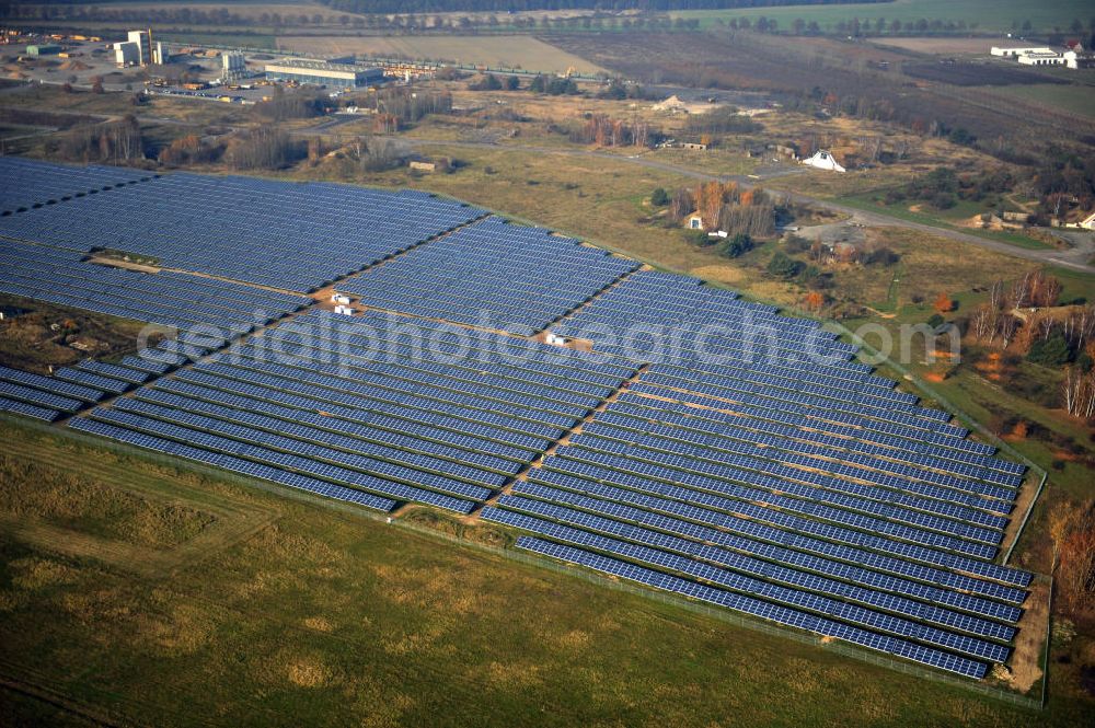 Werneuchen from the bird's eye view: Die fast abgeschlossenen Bauarbeiten für den Solarpark / die Photovoltaikanlage Werneuchen. Die mit der Solaranlage zu bebauende Fäche befindet sich nordwestlich der Start- und Landebahn vom Sonderlandeplatz / Flugplatz Werneuchen. Ein Projekt der S Quadrat Werneuchen Grundstücks GmbH & Co. KG. Construction preparation for the Solar Park / photovoltaic system Werneuchen.