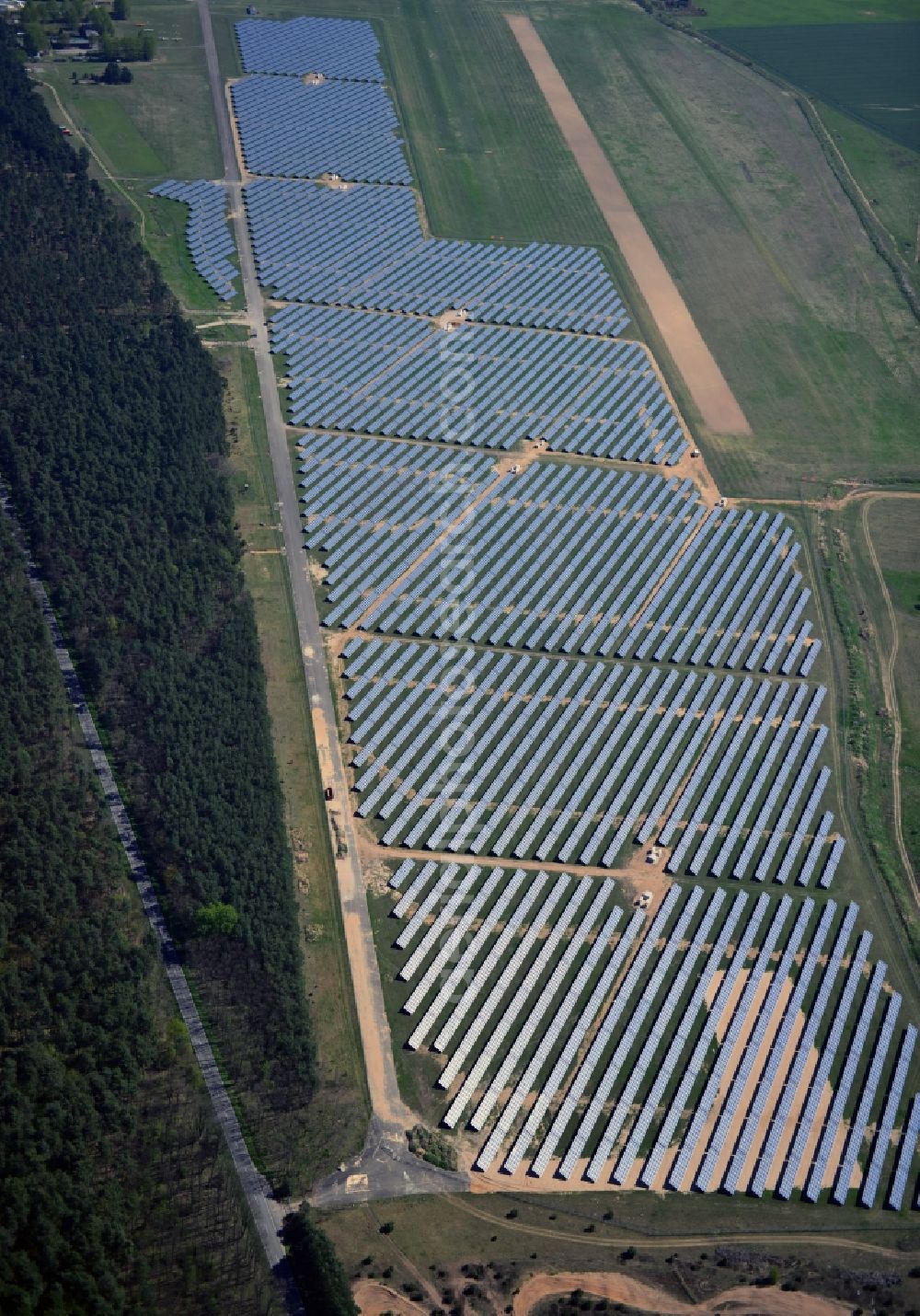 Aerial image Eggersdorf bei Müncheberg - View at the of the solar energy park at the airport Eggersdorf in Brandenburg