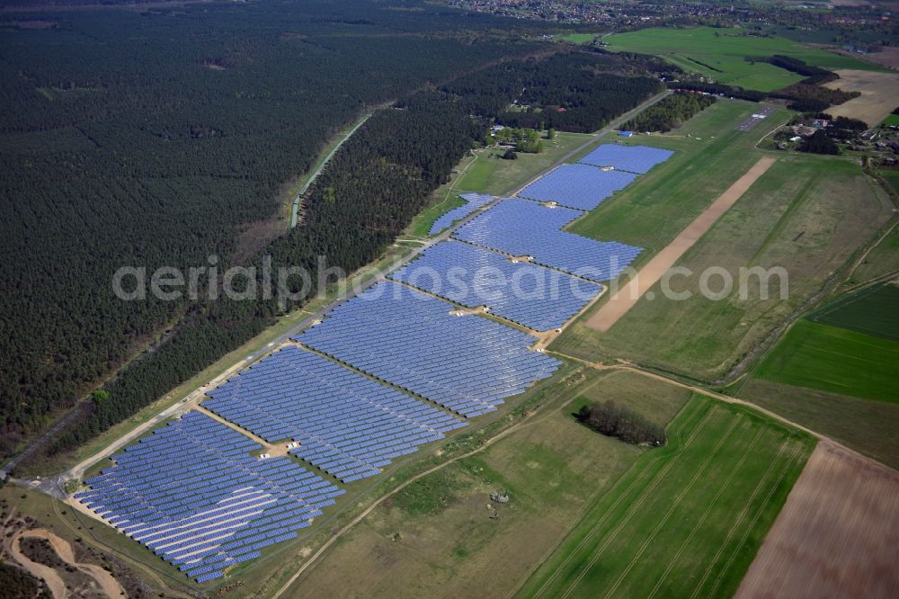 Eggersdorf bei Müncheberg from the bird's eye view: View at the of the solar energy park at the airport Eggersdorf in Brandenburg