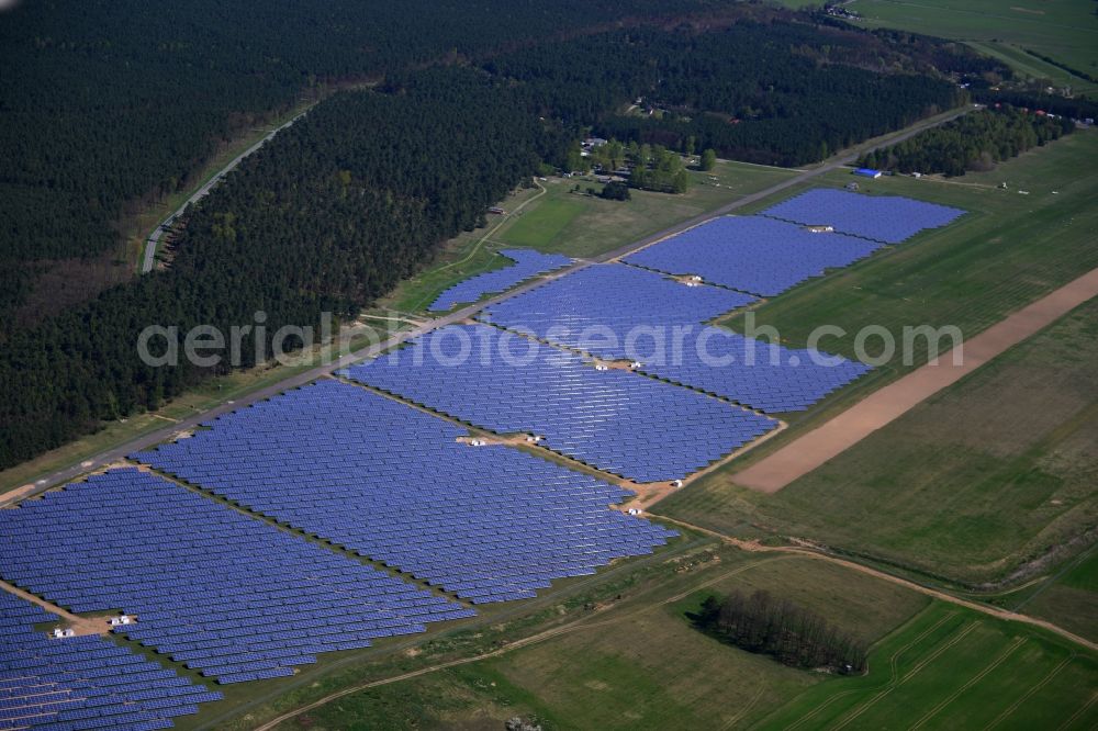 Aerial photograph Eggersdorf bei Müncheberg - View at the of the solar energy park at the airport Eggersdorf in Brandenburg