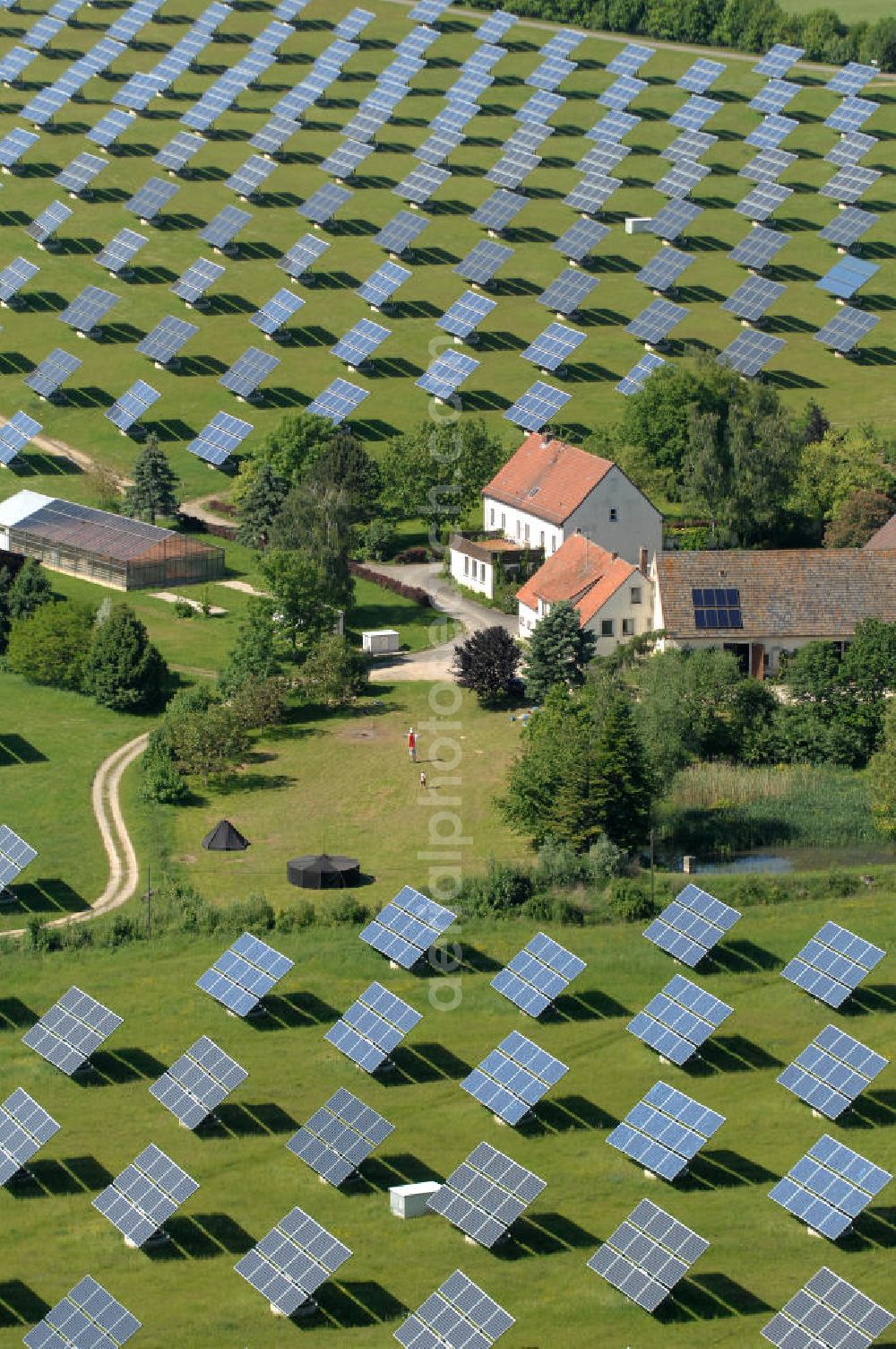 Arnstein from the bird's eye view: Blick auf das Solarfeld Erlasee (auch Solarstrompark Gut Erlasee) einem 2008 auf dem ehemaligen fränkischen Weingut Erlasee bei Arnstein im Landkreis Main-Spessart (Bayern) errichtetes Solarkraftwerk. Es ist ein Gemeinschaftsprojekt des Berliner Solarmodulherstellers Solon SE, des Projektierungs- und Vertriebsunternehmens S.A.G. Solarstrom AG und der E.ON Bayern AG. Jedes Feld ist auf einem drehbaren Untergestell montiert, was eine exakte Ausrichtung der Solarmodule zur Sonne hin ermöglicht. View of the solar field Erlasee (solar Park Good Erlasee) a 2008 on the former Frankish at Weingut Erlasee Arnstein in the district Main-Spessart (Bavaria) built solar power plant.