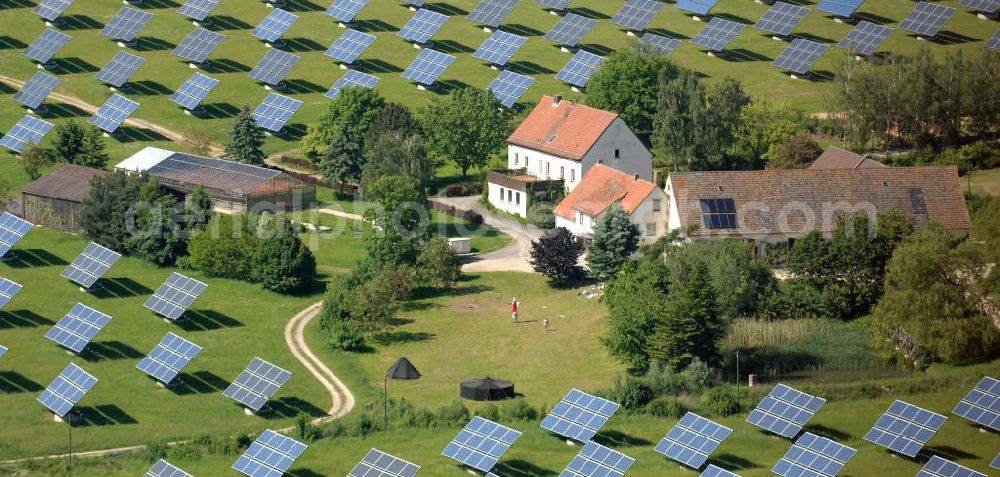 Arnstein from above - Blick auf das Solarfeld Erlasee (auch Solarstrompark Gut Erlasee) einem 2008 auf dem ehemaligen fränkischen Weingut Erlasee bei Arnstein im Landkreis Main-Spessart (Bayern) errichtetes Solarkraftwerk. Es ist ein Gemeinschaftsprojekt des Berliner Solarmodulherstellers Solon SE, des Projektierungs- und Vertriebsunternehmens S.A.G. Solarstrom AG und der E.ON Bayern AG. Jedes Feld ist auf einem drehbaren Untergestell montiert, was eine exakte Ausrichtung der Solarmodule zur Sonne hin ermöglicht. View of the solar field Erlasee (solar Park Good Erlasee) a 2008 on the former Frankish at Weingut Erlasee Arnstein in the district Main-Spessart (Bavaria) built solar power plant.