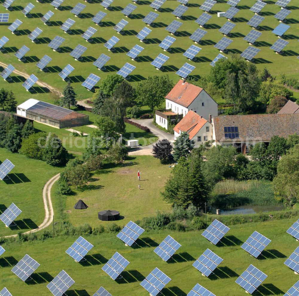 Arnstein from above - Blick auf das Solarfeld Erlasee (auch Solarstrompark Gut Erlasee) einem 2008 auf dem ehemaligen fränkischen Weingut Erlasee bei Arnstein im Landkreis Main-Spessart (Bayern) errichtetes Solarkraftwerk. Es ist ein Gemeinschaftsprojekt des Berliner Solarmodulherstellers Solon SE, des Projektierungs- und Vertriebsunternehmens S.A.G. Solarstrom AG und der E.ON Bayern AG. Jedes Feld ist auf einem drehbaren Untergestell montiert, was eine exakte Ausrichtung der Solarmodule zur Sonne hin ermöglicht. View of the solar field Erlasee (solar Park Good Erlasee) a 2008 on the former Frankish at Weingut Erlasee Arnstein in the district Main-Spessart (Bavaria) built solar power plant.