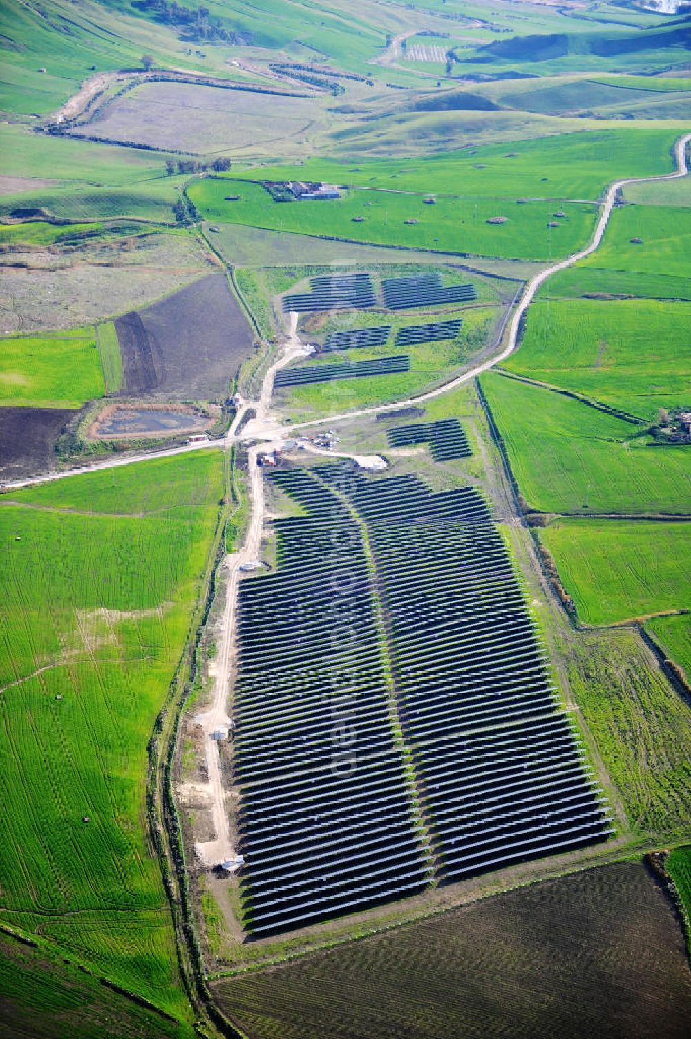 Villalba auf Sizilien from the bird's eye view: Solar fileds, Solar Park esp. photovoltaic plant Villalba at Sicily in Italy. Operator of the plant is the EEPro Company