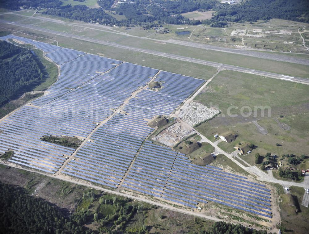 Aerial photograph Finow - Blick auf die fast fertig montierten Solarfelder des neuen Solarkraftwerk Finow Tower. Die solarhybrid AG errichtet gegenwärtig auf dem ehemaligen Militärflughafen ein Solarstrom-Kraftwerk. Auftraggeber ist die solarinvestra FinowTower GmbH & Co. KG, welche als Fondsgesellschaft durch die interstrom AG und die CH2 Contorhaus Hansestadt Hamburg AG gegründet wurde und das Solarstrom-Kraftwerk betreiben wird. Eigentümer der Immobilie ist die is solarinvestra FT Grundstücks GmbH & Co. KG, eine Tochter von interstrom, die eine Teilfläche des Flughafens von 77 Hektar von der Wirtschafts-Verkehrs-Zentrum GmbH (WZV) erworben hat. View of the almost fully assembled solar fields of the new solar power plant Finow Tower. The hybrid solar AG is currently building on the former military airport, a solar power plant.