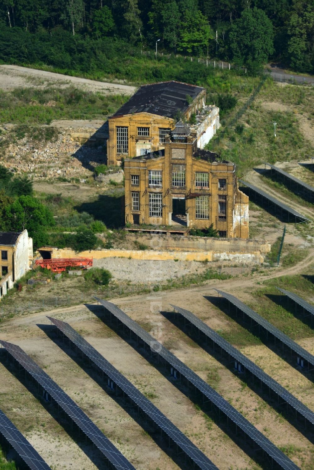 Muldenstein from the bird's eye view: Photovoltaic systems at the solar power plant on the facade ruins of the old pipe plant Muldenstein in the state of Saxony-Anhalt