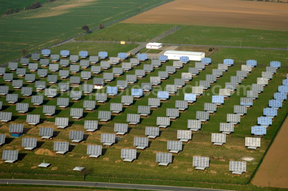 BALLSTÄDT from the bird's eye view: Blick auf die Solarfelder der Solarparc Aktiengesellschaft südlich von Ballstädt in Thüringen. Solarparc AG