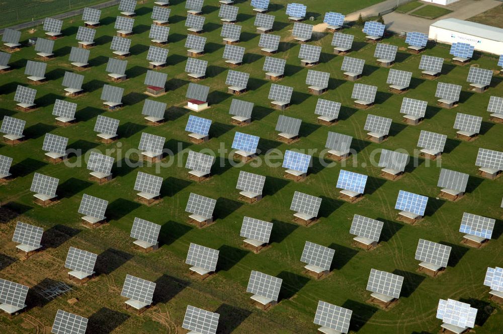 Aerial image BALLSTÄDT - Blick auf die Solarfelder der Solarparc Aktiengesellschaft südlich von Ballstädt in Thüringen. Solarparc AG