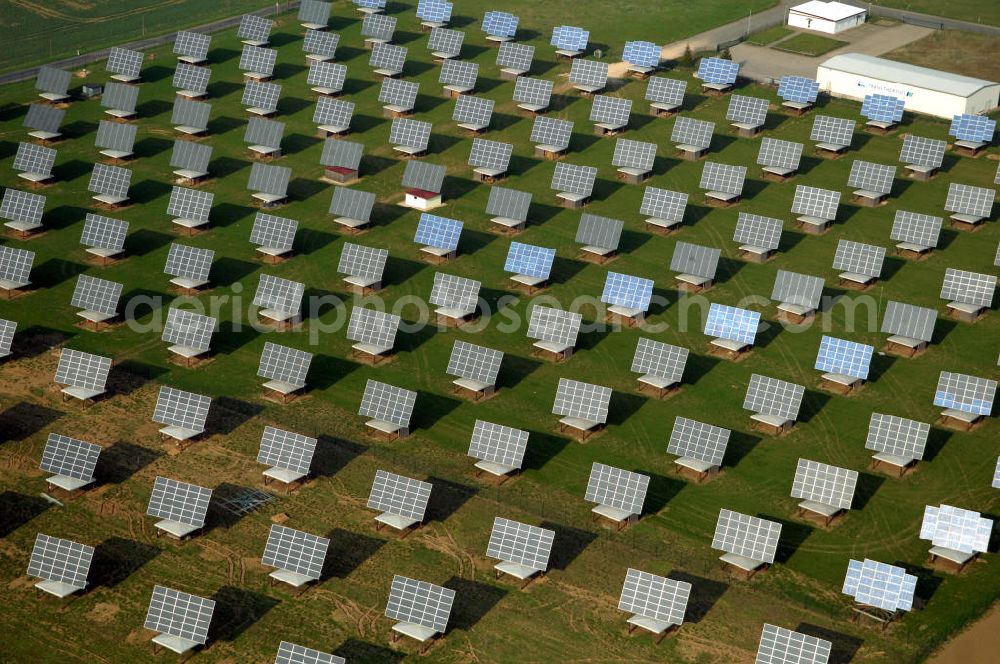 Aerial image BALLSTÄDT - Blick auf die Solarfelder der Solarparc Aktiengesellschaft südlich von Ballstädt in Thüringen. Solarparc AG