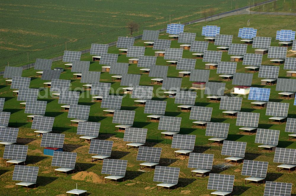 Aerial photograph BALLSTÄDT - Blick auf die Solarfelder der Solarparc Aktiengesellschaft südlich von Ballstädt in Thüringen. Solarparc AG