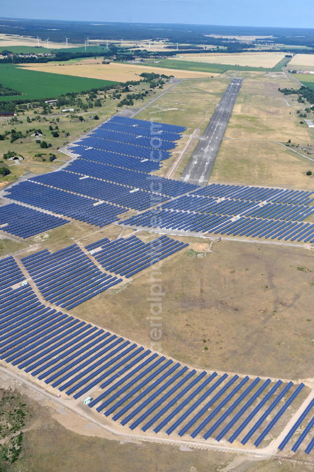 Aerial image Zerbst - Blick auf das Solarkraftwerk auf dem Flugplatz Zerbst in Sachsen-Anhalt. Das Magdeburger Energieunternehmen Getec AG , welches das Areal vom Bund erwarb, errichtete ein modernes Solarkraftwerk auf ungenutzten Teilflächen. Der ehemalige russische Militärflugplatz wird vom Luftsportverein Zerbst e.V. fliegerisch genutzt. View of the solar power plant on the airfield Zerbst, Saxony-Anhalt.