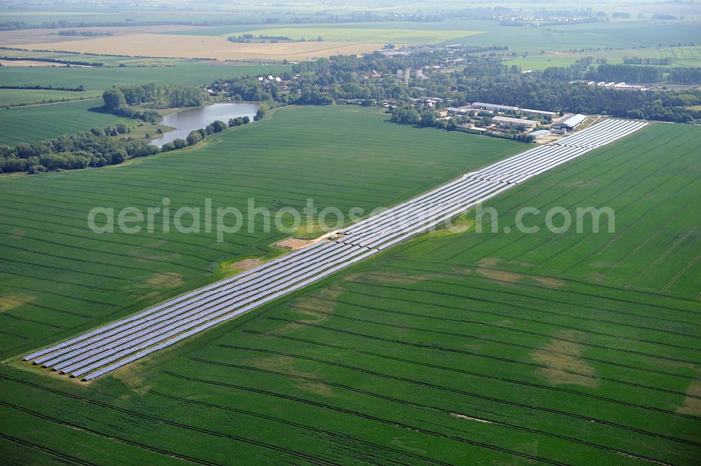 Aerial photograph Dedelow - Solar power plant and photovoltaic systems on the former runway with the tarmac area of the airfield in Dedelow in the state Brandenburg, Germany