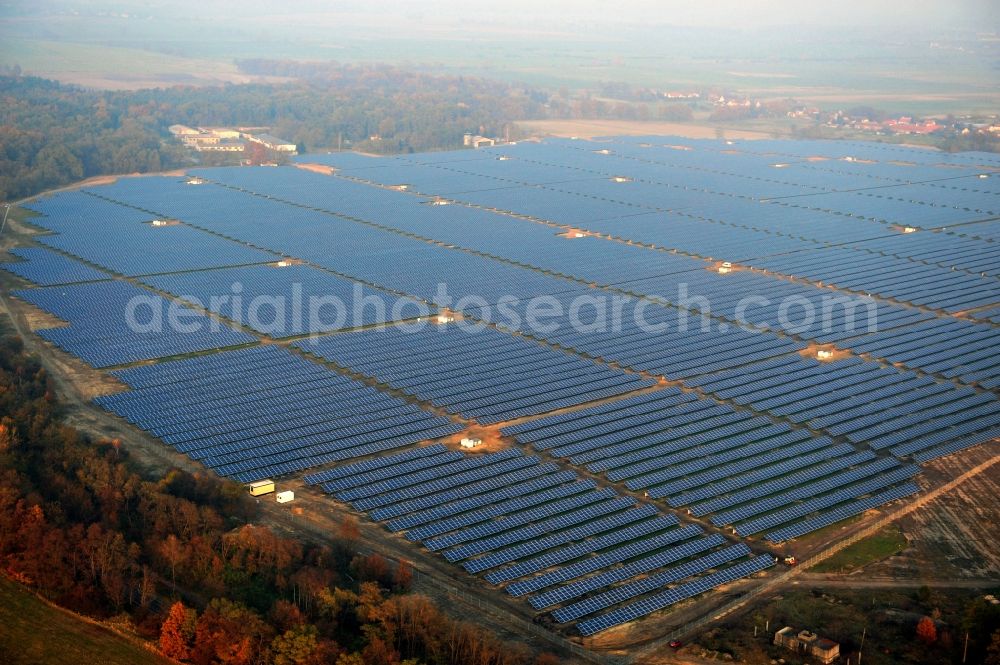 Aerial photograph Fürstenwalde/Spree - Solar power plant and photovoltaic systems on the former airfield in Fuerstenwalde / Spree in Brandenburg