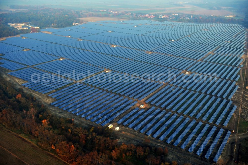 Fürstenwalde/Spree from the bird's eye view: Solar power plant and photovoltaic systems on the former airfield in Fuerstenwalde / Spree in Brandenburg