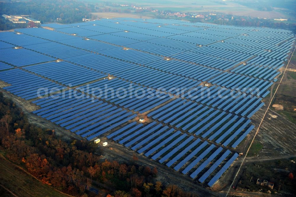 Aerial image Fürstenwalde/Spree - Solar power plant and photovoltaic systems on the former airfield in Fuerstenwalde / Spree in Brandenburg