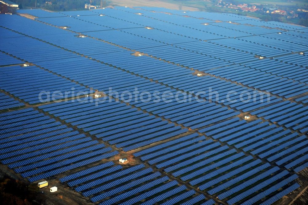 Aerial photograph Fürstenwalde/Spree - Solar power plant and photovoltaic systems on the former airfield in Fuerstenwalde / Spree in Brandenburg