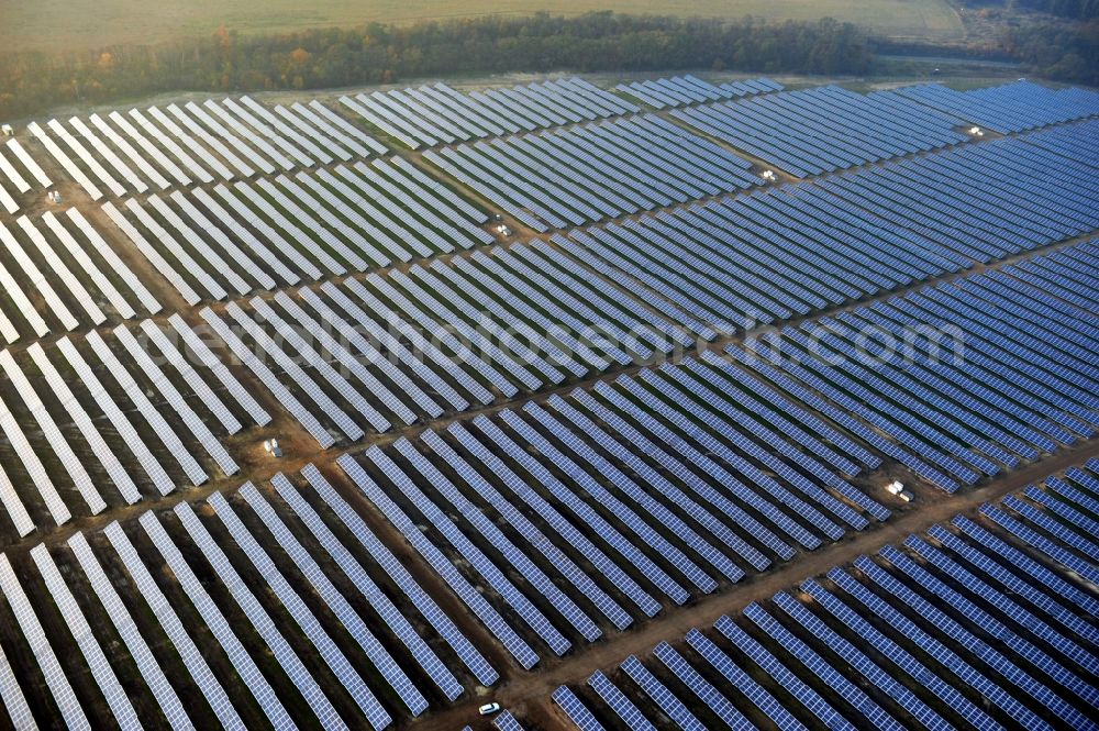 Aerial photograph Fürstenwalde/Spree - Solar power plant and photovoltaic systems on the former airfield in Fuerstenwalde / Spree in Brandenburg