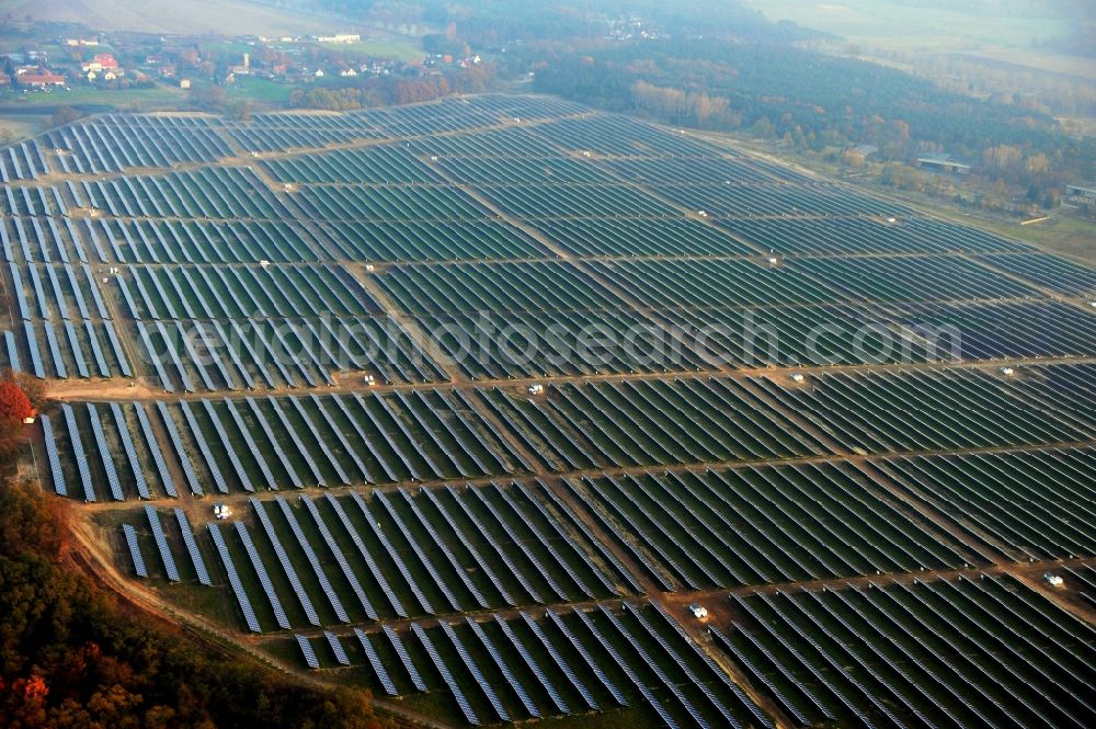 Fürstenwalde/Spree from above - Solar power plant and photovoltaic systems on the former airfield in Fuerstenwalde / Spree in Brandenburg