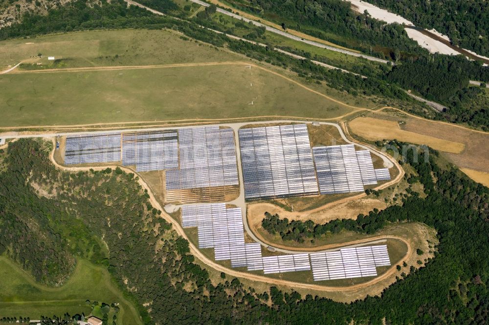 Aerial photograph Aspres-sur-Buëch - Solar power plant and photovoltaic systems on the airfield in Aspres-sur-Buech in Provence-Alpes-Cote d'Azur, France