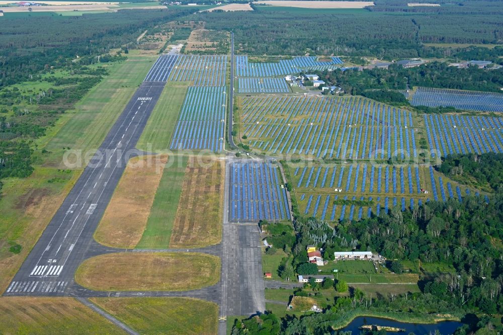 Koßdorf from the bird's eye view: Solar power plant and photovoltaic systems on the airfield Falkenberg-Loennewtz in Kossdorf in the state Brandenburg, Germany