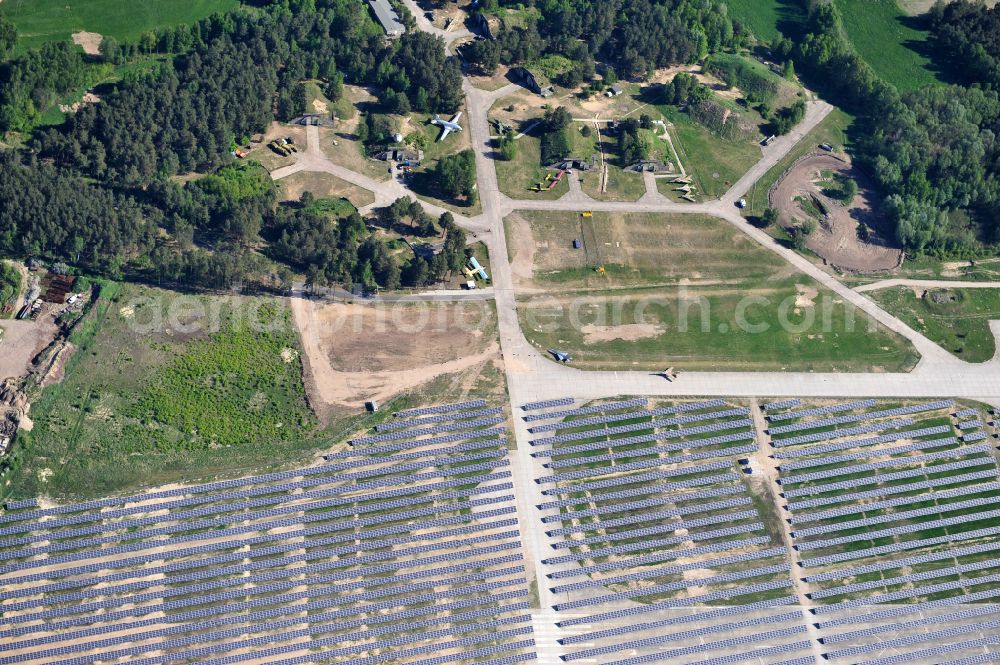 Aerial photograph Eberswalde - Solar power plant and photovoltaic systems on the airfield in the district Finow in Eberswalde in the state Brandenburg, Germany