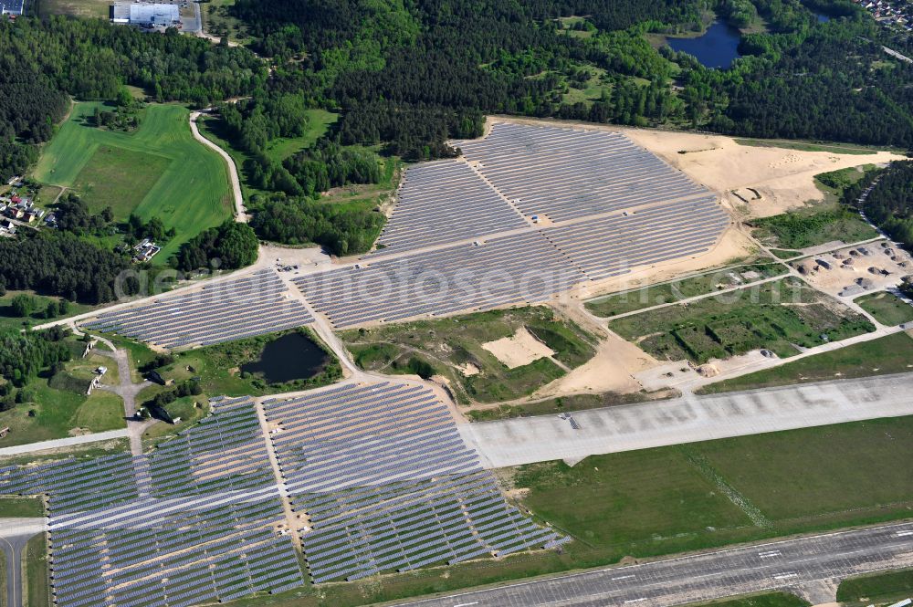 Aerial photograph Eberswalde - Solar power plant and photovoltaic systems on the airfield in the district Finow in Eberswalde in the state Brandenburg, Germany