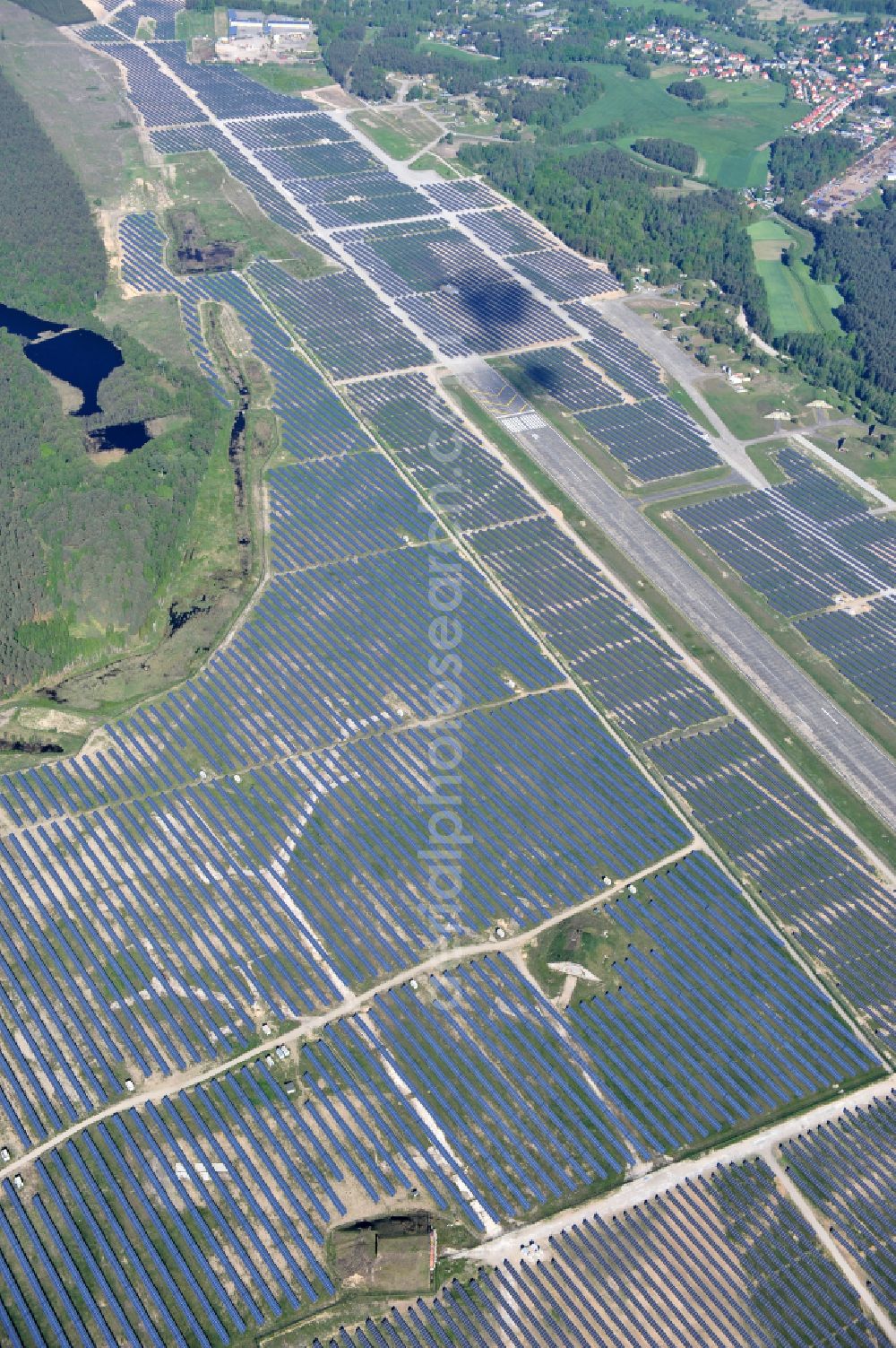 Aerial photograph Eberswalde - Solar power plant and photovoltaic systems on the airfield in the district Finow in Eberswalde in the state Brandenburg, Germany