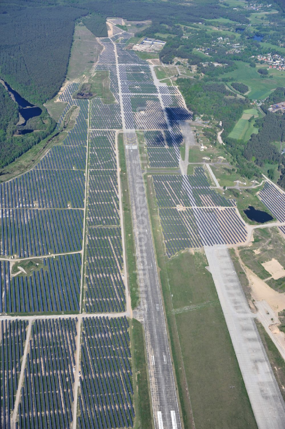 Eberswalde from the bird's eye view: Solar power plant and photovoltaic systems on the airfield in the district Finow in Eberswalde in the state Brandenburg, Germany