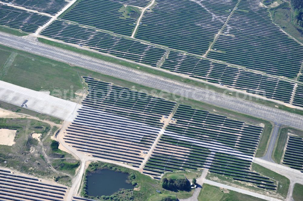 Aerial photograph Eberswalde - Solar power plant and photovoltaic systems on the airfield in the district Finow in Eberswalde in the state Brandenburg, Germany