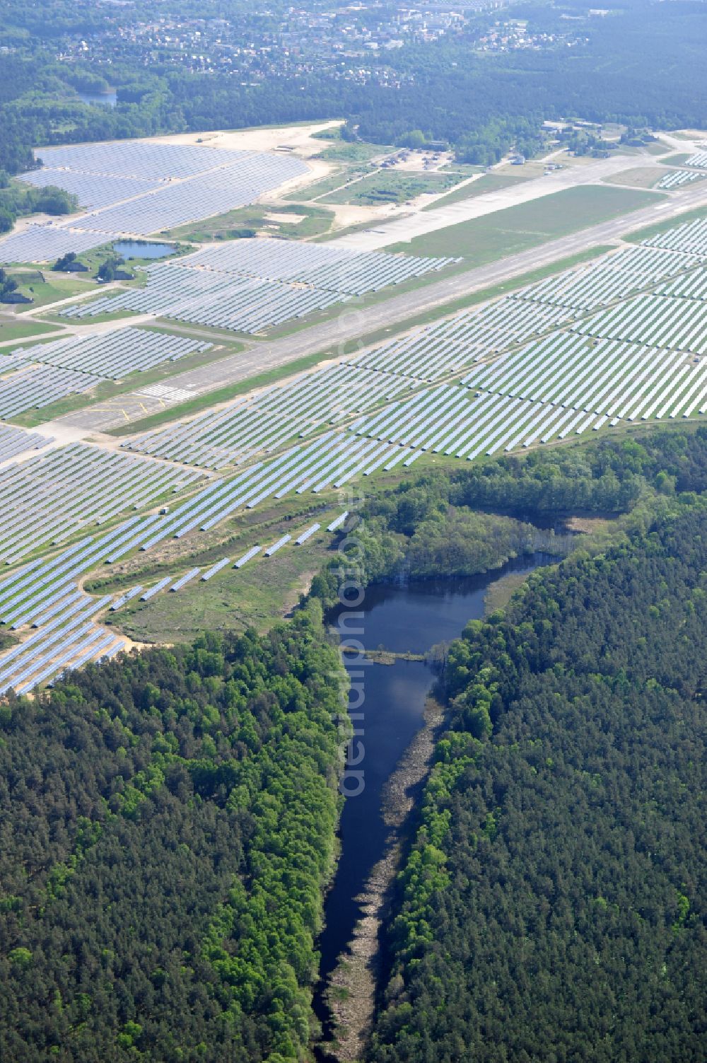 Aerial photograph Eberswalde - Solar power plant and photovoltaic systems on the airfield in the district Finow in Eberswalde in the state Brandenburg, Germany