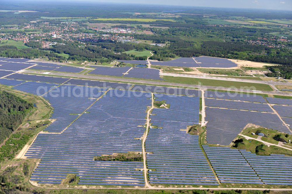 Aerial photograph Eberswalde - Solar power plant and photovoltaic systems on the airfield in the district Finow in Eberswalde in the state Brandenburg, Germany