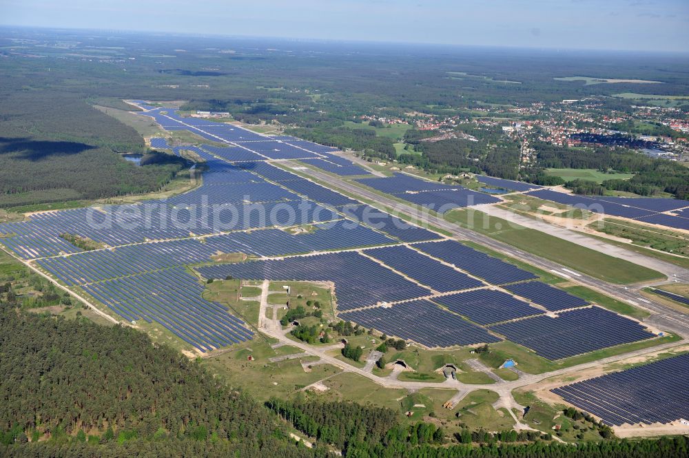 Aerial photograph Eberswalde - Solar power plant and photovoltaic systems on the airfield in the district Finow in Eberswalde in the state Brandenburg, Germany