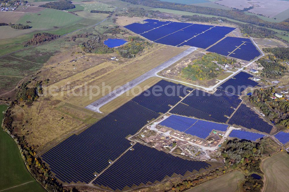 Aerial photograph Tutow - Solar power plant and photovoltaic systems on the airfield in Tutow in the state Mecklenburg - Western Pomerania, Germany