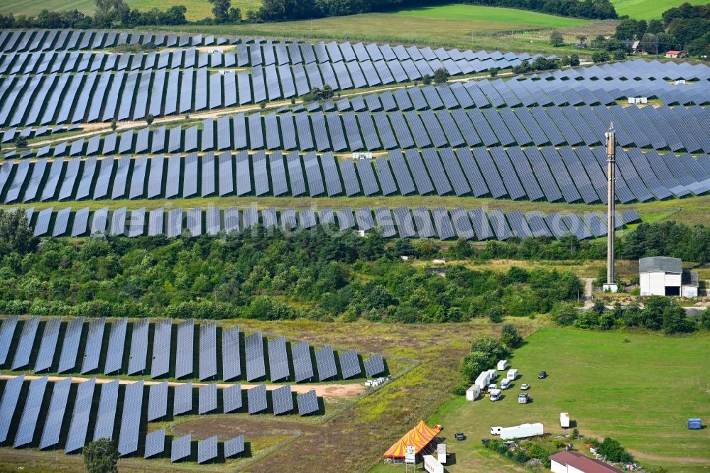 Aerial photograph Silbermühle - Solar power plant and photovoltaic systems in Silbermuehle in the state Mecklenburg - Western Pomerania, Germany