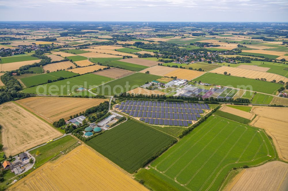 Aerial photograph Soest - Solar power plant and photovoltaic systems on street Stemweg in Soest in the state North Rhine-Westphalia, Germany