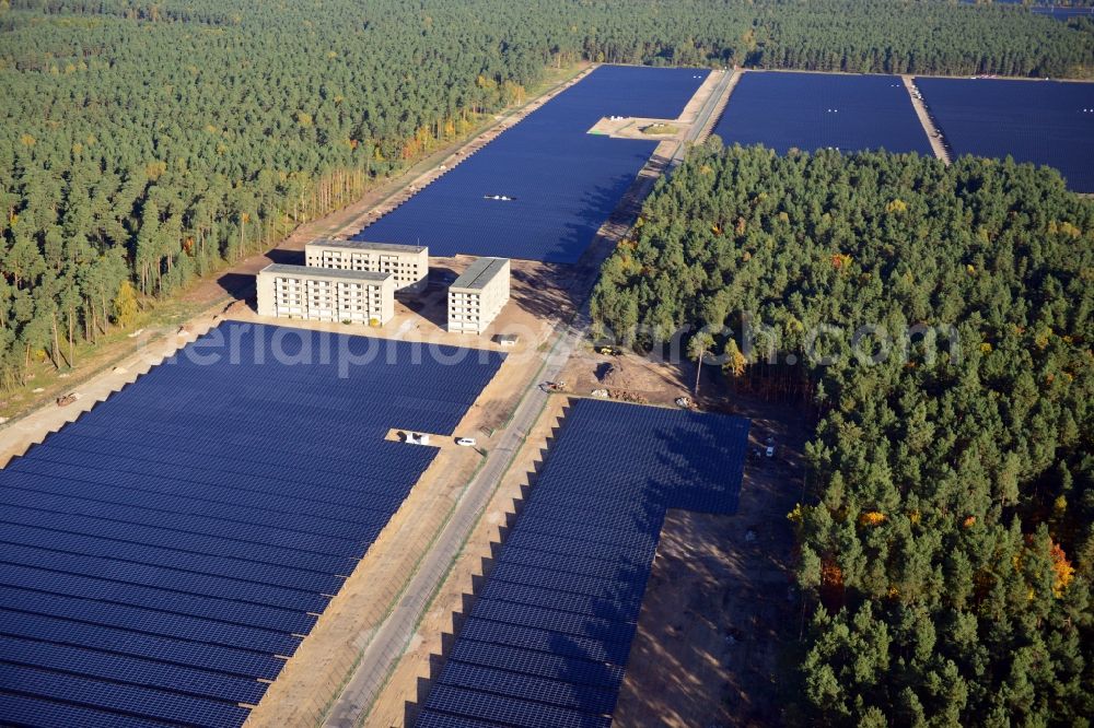 Templin from the bird's eye view: View onto the solar power plant Templin-Groß Dölln at the former airfield Templin in the state Brandenburg