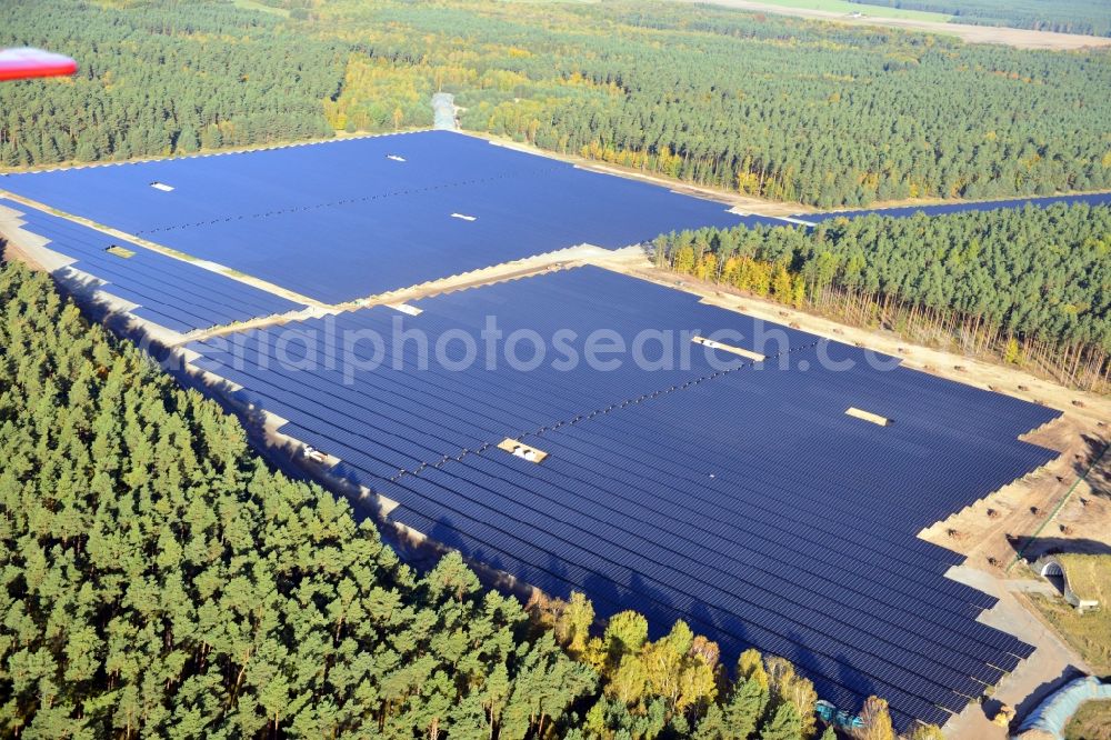 Templin from the bird's eye view: View onto the solar power plant Templin-Groß Dölln at the former airfield Templin in the state Brandenburg