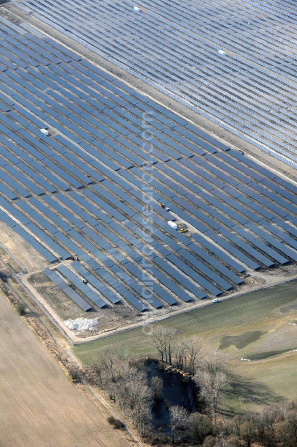 Ahrensfelde OT Eiche from above - Neubau Solarpark Eiche zwischen Mehrower Weg und Hönower Weg / Eichenweg. Projektplanung: PFIXX Solar Systems B.V.