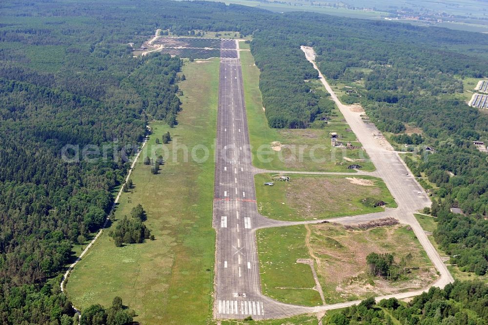 Allstedt from the bird's eye view: Solar power plant Allstedt I on the former airfield Allstedt in Saxony Anhalt