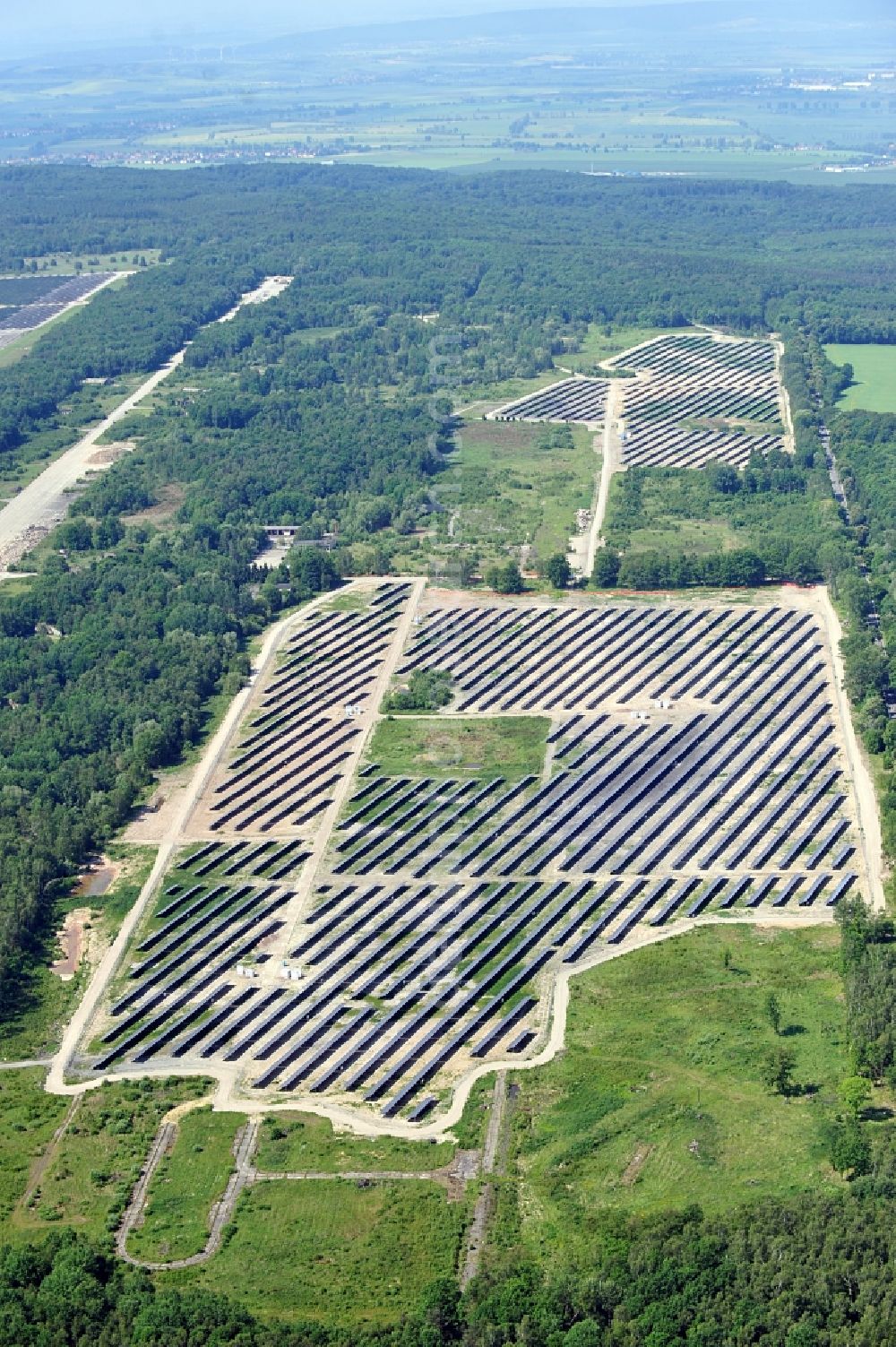 Aerial photograph Allstedt - Solar power plant Allstedt I on the former airfield Allstedt in Saxony Anhalt