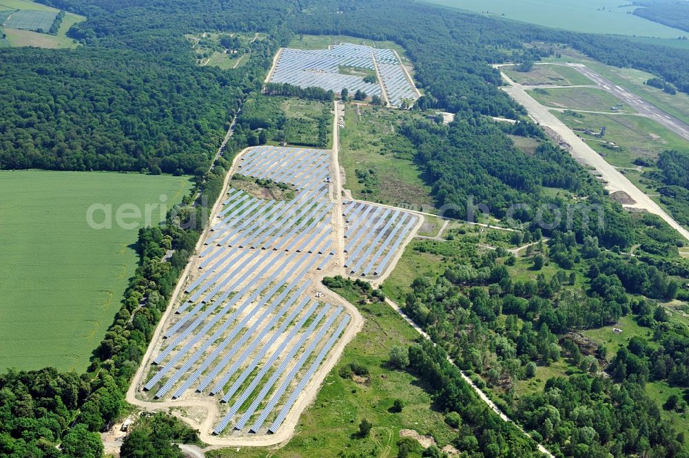 Allstedt from the bird's eye view: Solar power plant Allstedt I on the former airfield Allstedt in Saxony Anhalt