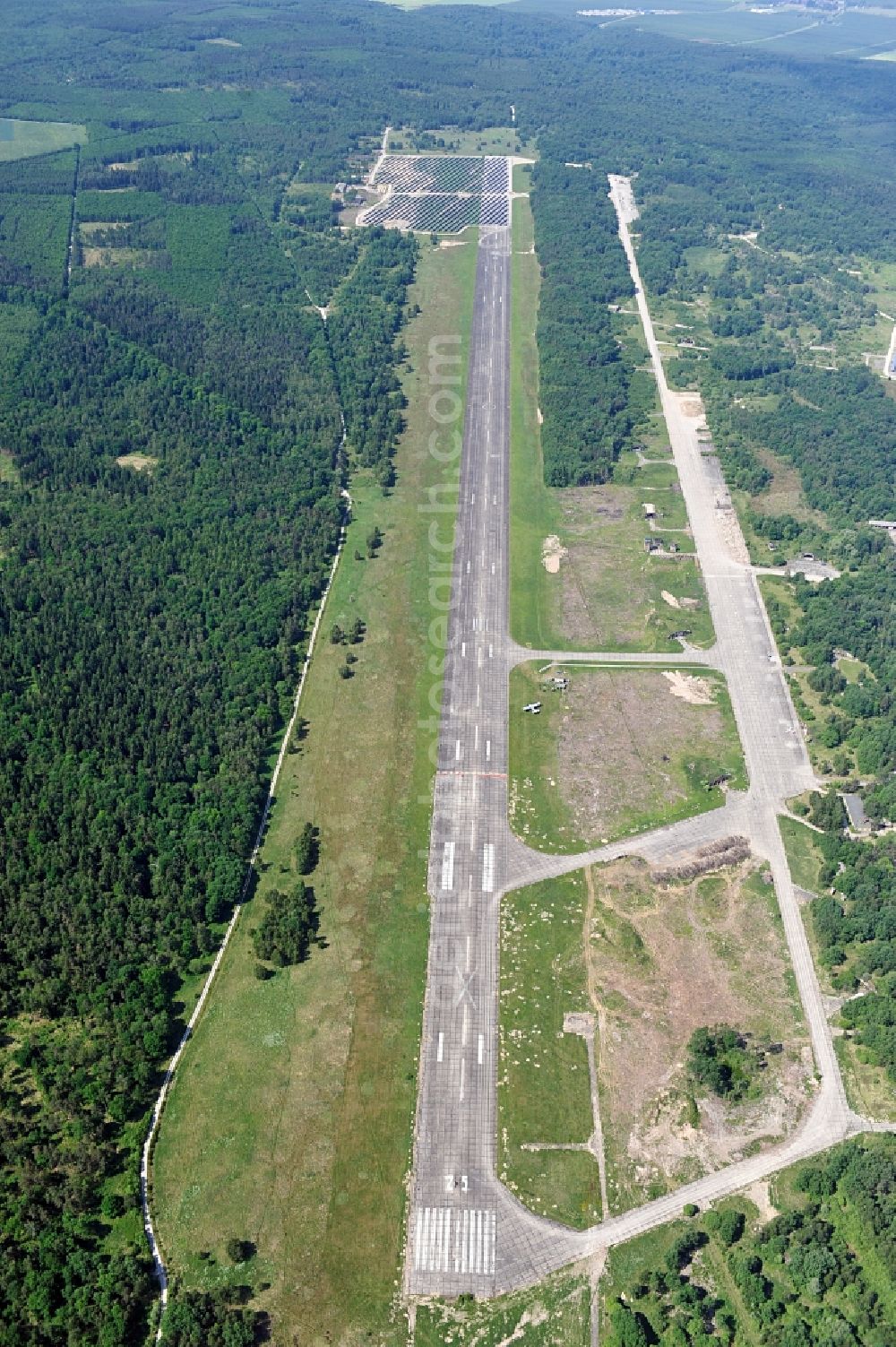 Aerial image Allstedt - Solar power plant Allstedt I on the former airfield Allstedt in Saxony Anhalt