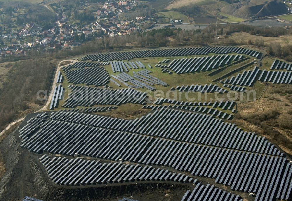 Eisleben, Lutherstadt from the bird's eye view: Panel rows of photovoltaic and solar farm or solar power plant in Eisleben, Lutherstadt in the state Saxony-Anhalt