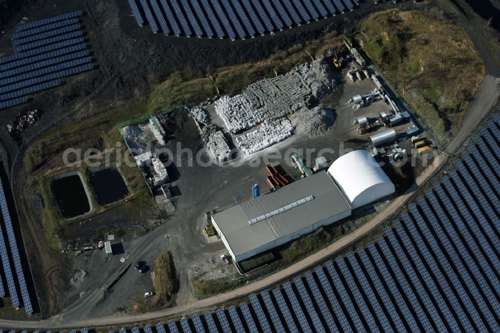 Aerial photograph Eisleben, Lutherstadt - Panel rows of photovoltaic and solar farm or solar power plant in Eisleben, Lutherstadt in the state Saxony-Anhalt