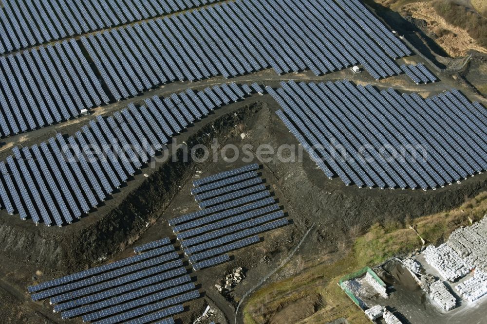 Eisleben, Lutherstadt from the bird's eye view: Panel rows of photovoltaic and solar farm or solar power plant in Eisleben, Lutherstadt in the state Saxony-Anhalt