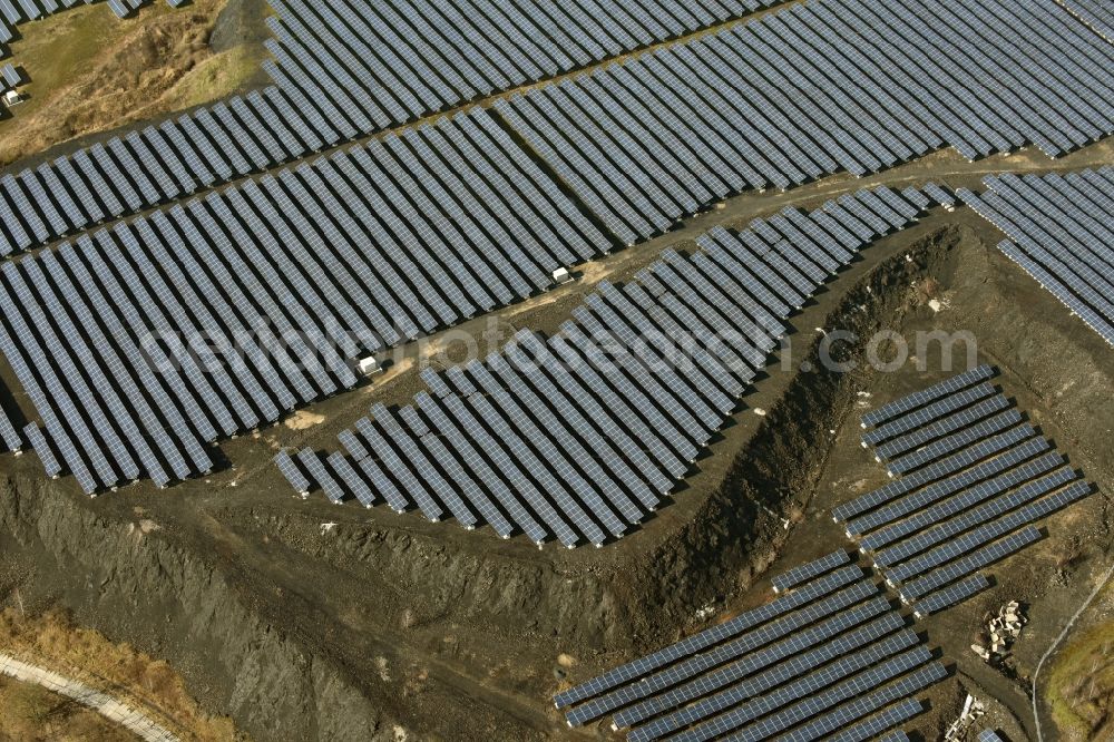 Aerial photograph Eisleben, Lutherstadt - Panel rows of photovoltaic and solar farm or solar power plant in Eisleben, Lutherstadt in the state Saxony-Anhalt