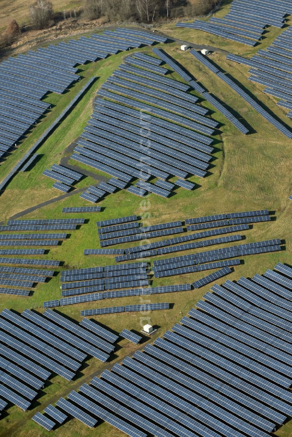 Aerial image Eisleben, Lutherstadt - Panel rows of photovoltaic and solar farm or solar power plant in Eisleben, Lutherstadt in the state Saxony-Anhalt